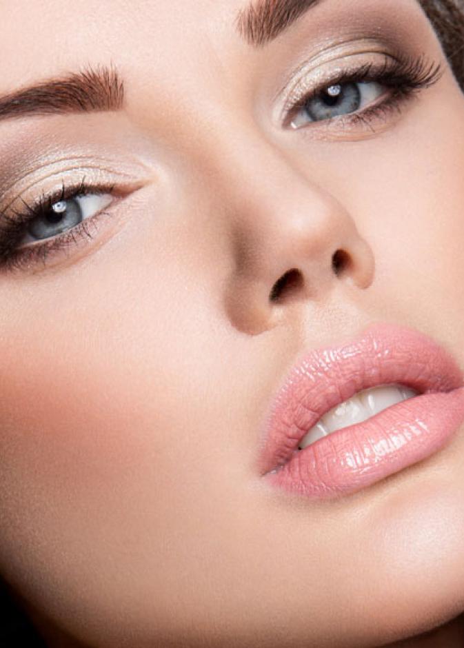 كيف يكون مكياجك جذاب من دون آيلاينر؟