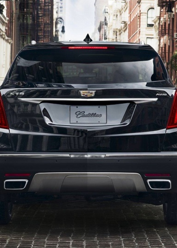 كاديلاك تكشف عن XT5 الجديدة في اسبوع الموضة في نيويورك..