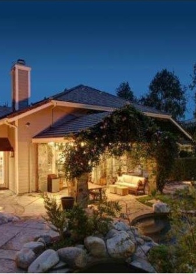 كولبي كايالت تبيع منزل SoCal Craftsman 