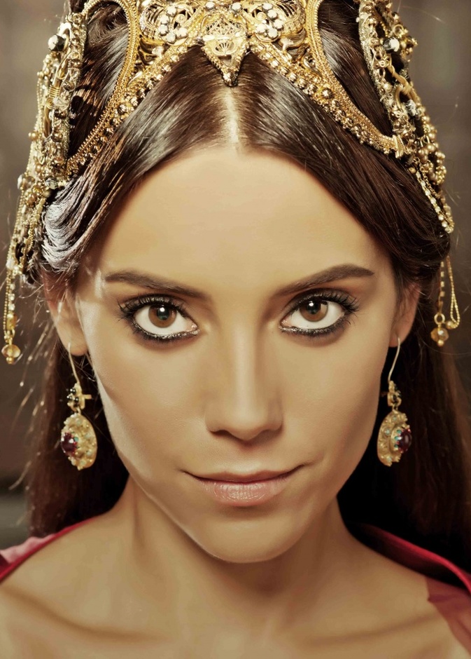 جانسو ديري... "صاحبة الجمال المزعج"