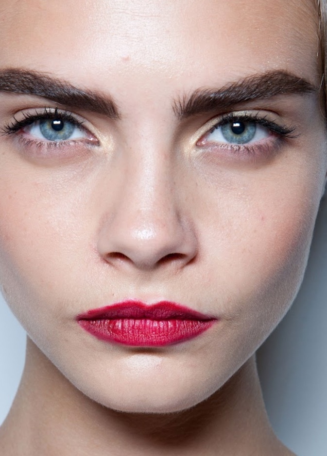 حاجبان مميزان لعروس متألقة