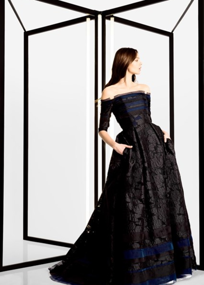 Carolina Herrera فستان أسود للخطوبة من