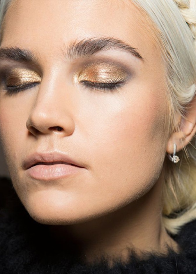  السموكي الأسود على عينيك