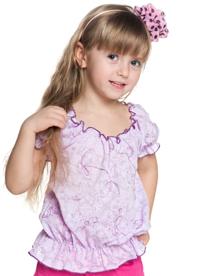 مرشدة توزّع على الطالبات "روشتة" لعلاج القمل 