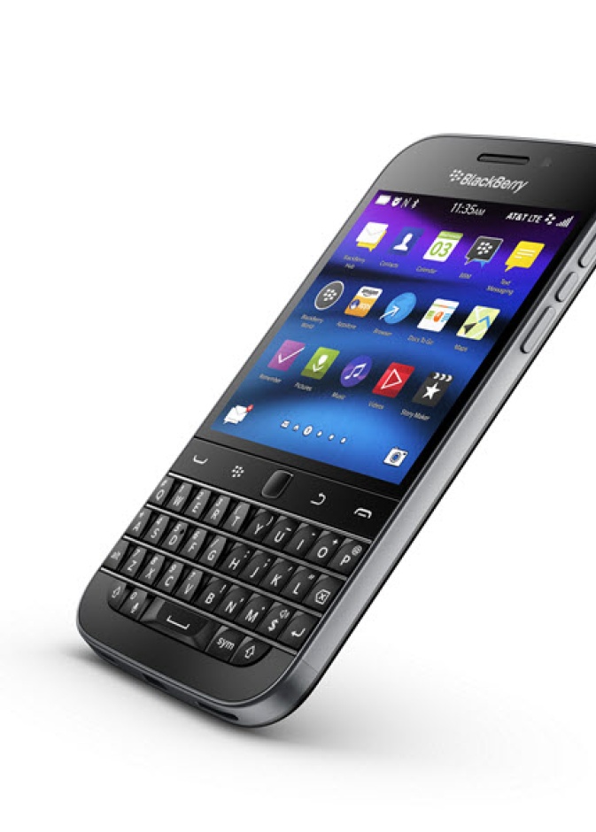 بلاكبيري كلاسيك بمواصفات أداء قوية ولوحة مفاتيح QWERTY 