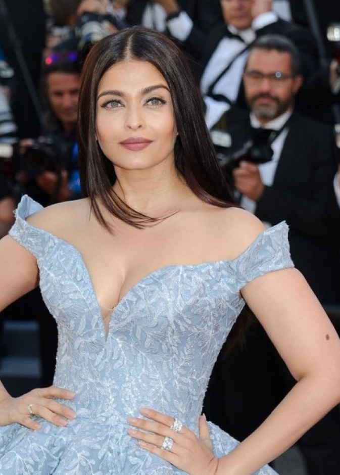 إطلالة آيشواريا راي المثيرة للجدل في مهرجان كان