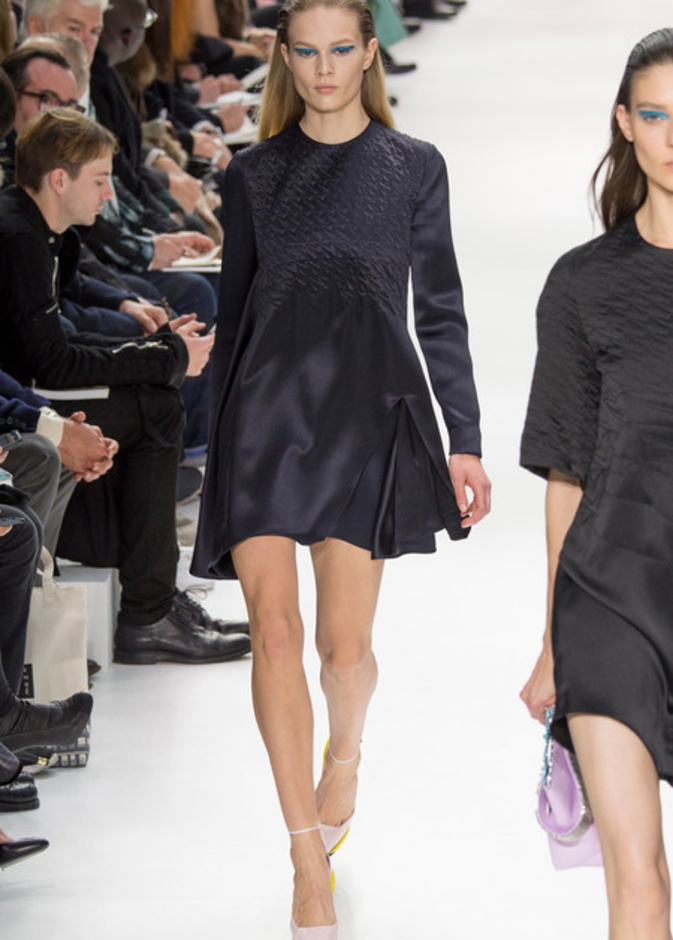 مجموعة DIOR: ألوان أنثوية وقصّات رجالية