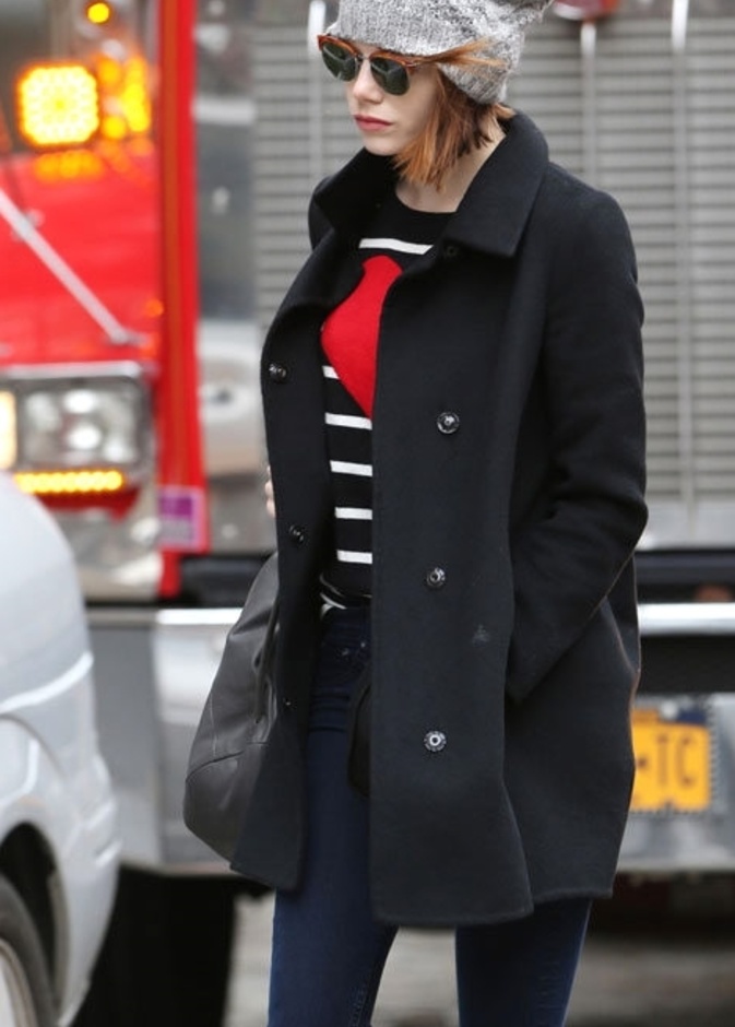 بالصور: إيما ستون غاضبة من الباباراتزي