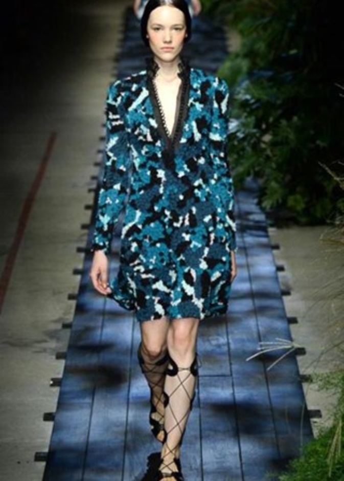 سحر الحدائق في عرض Erdem لربيع وصيف 2015