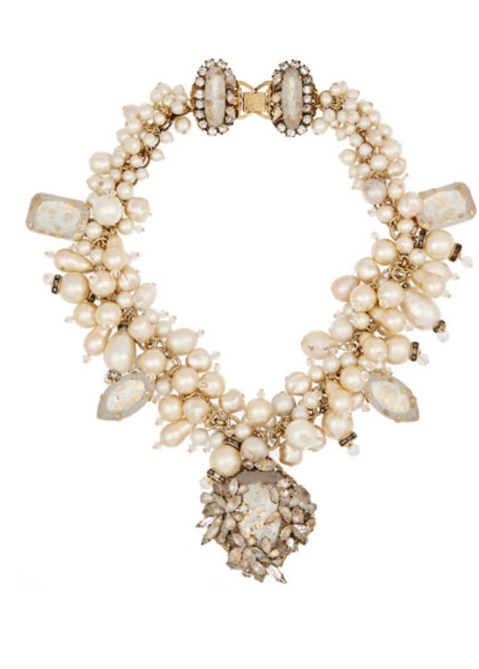 Van Cleef & Arpels ترتي عقد من  Margot Robbie 