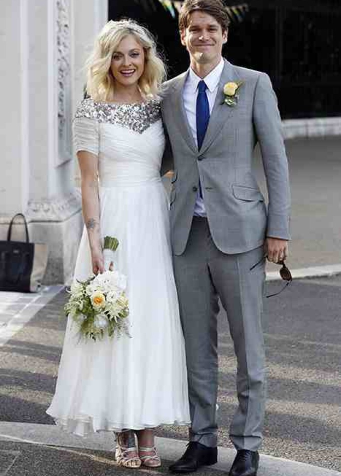 بالصور: حفل زفاف فيرن كوتون رومنسي بالأبيض والفضي