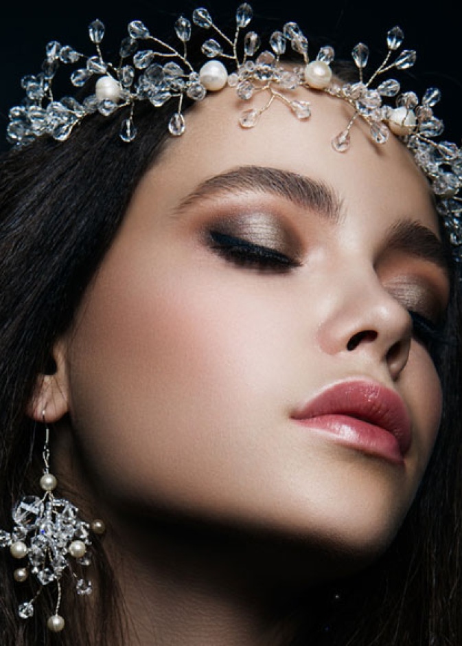 الألوان الترابية تتناغم مع جمالك أيتها العروس