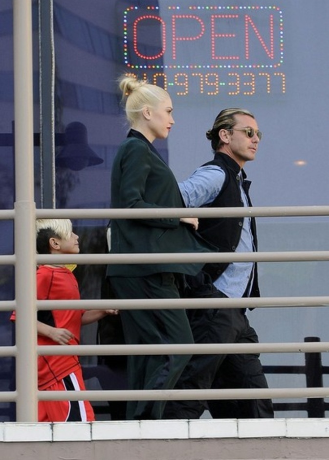 بالصور: Gwen Stefani تصطحب أسرتها لتناول الآيس كريم