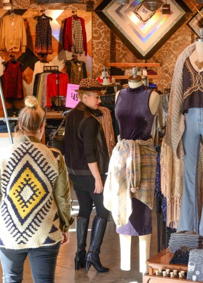 بالصور: غوين ستيفاني تتسوق للكريسماس