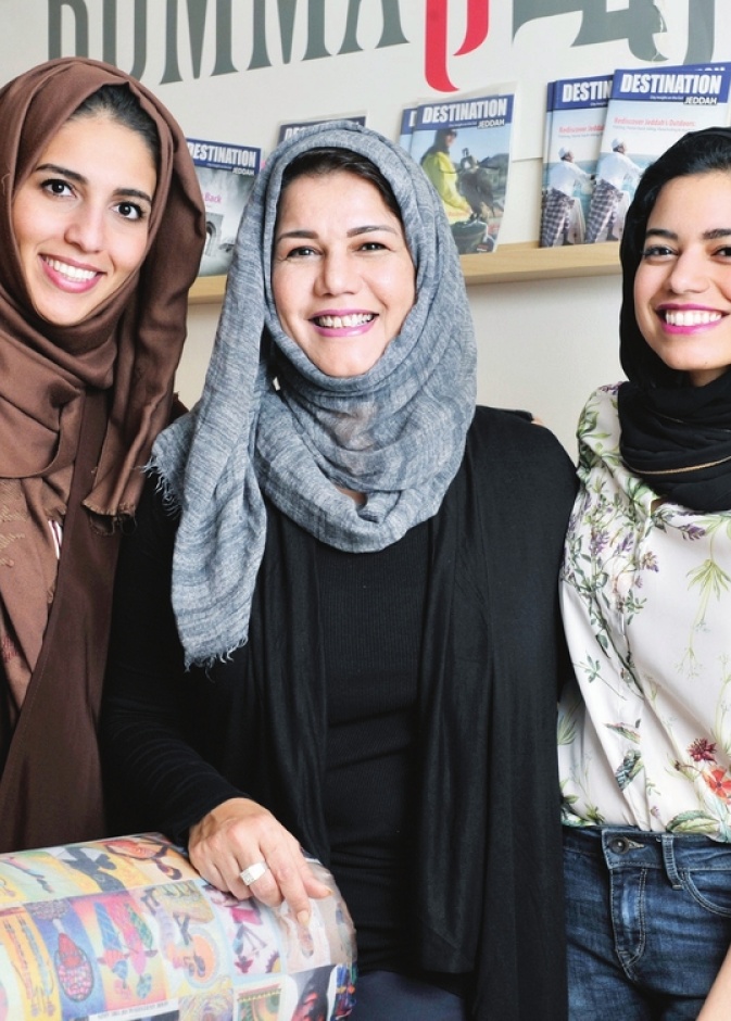 ثلاث سعوديات يصنعن دليل الترفيه في المملكة 