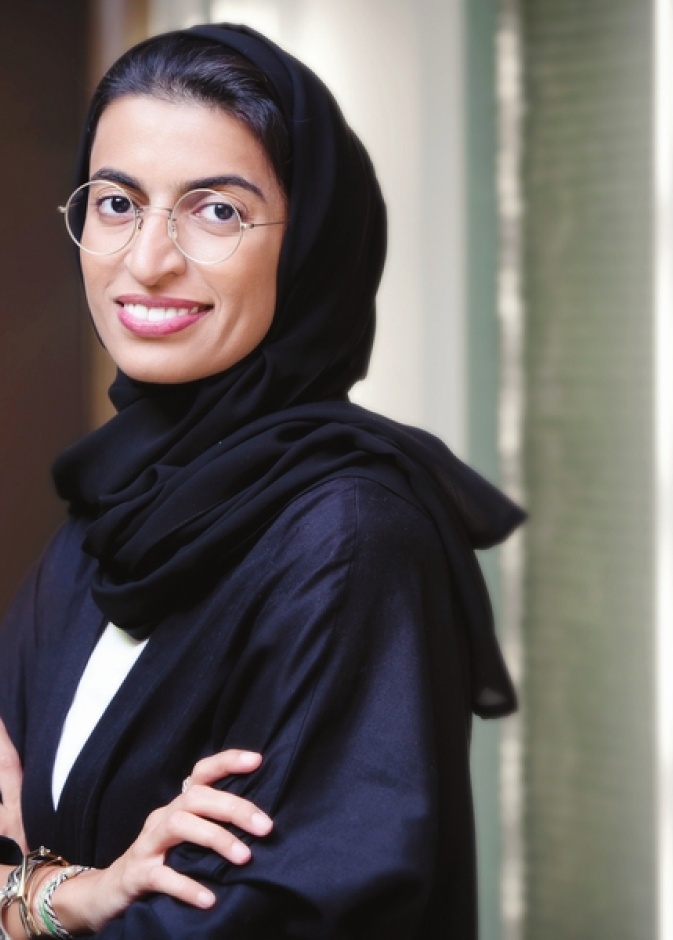 هي تلتقي الرئيسة التنفيذية لهيئة المنطقة الإعلامية نورة الكعبي 