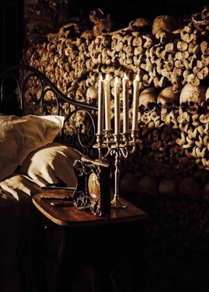 AIRBNB .. توفر إقامة بين الجماجم في عيد الهالووين!