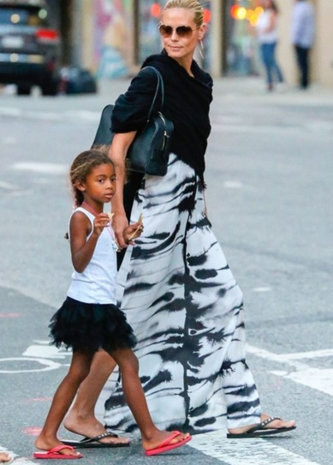 بالصور: هايدي كلوم تصطحب أطفالها للغداء 