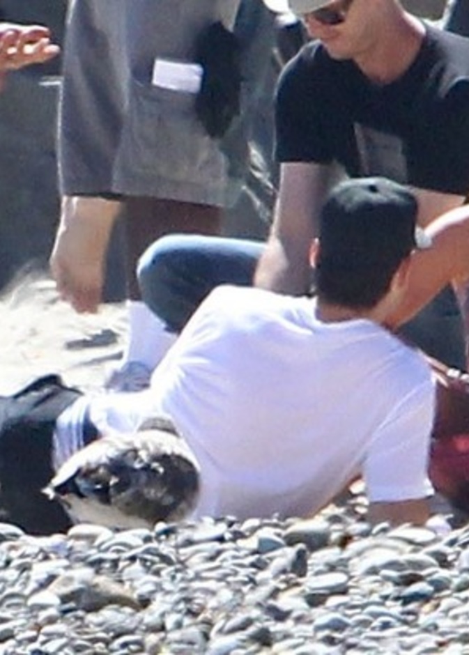 بالصور: هيلاري داف تطلق فيديو جديداً بماليبو