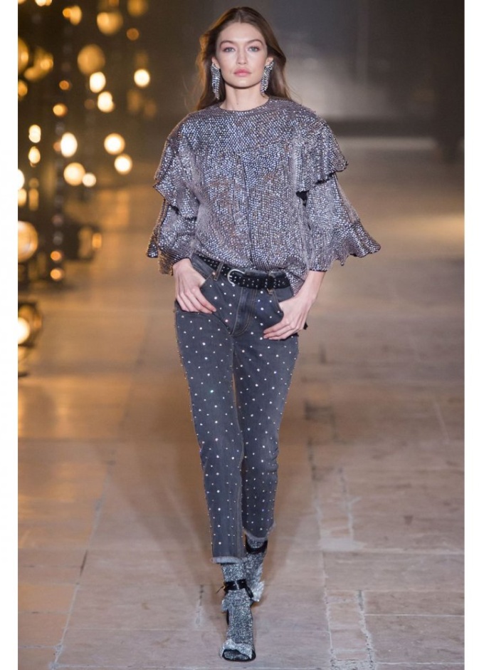 Oscar de la Renta من مجموعة خريف شتاء ٢٠١٧-٢٠١٨ لدار