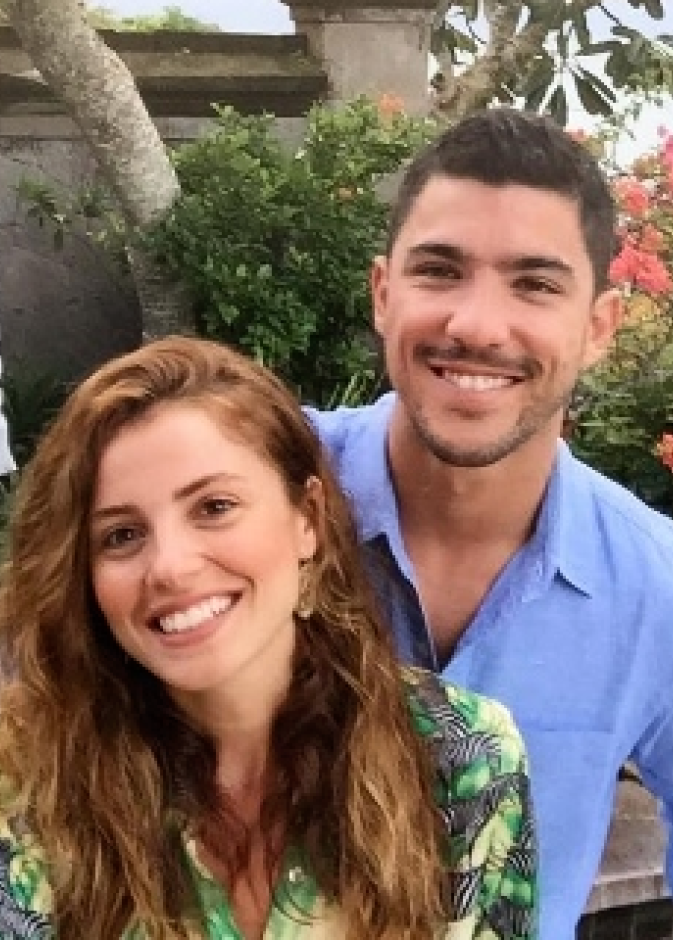 إزجي أيوب أوغلو وزوجها