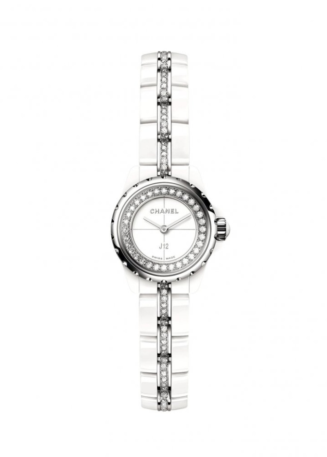 ساعة J12∙XS من Chanel.. تألق لا مثيل له
