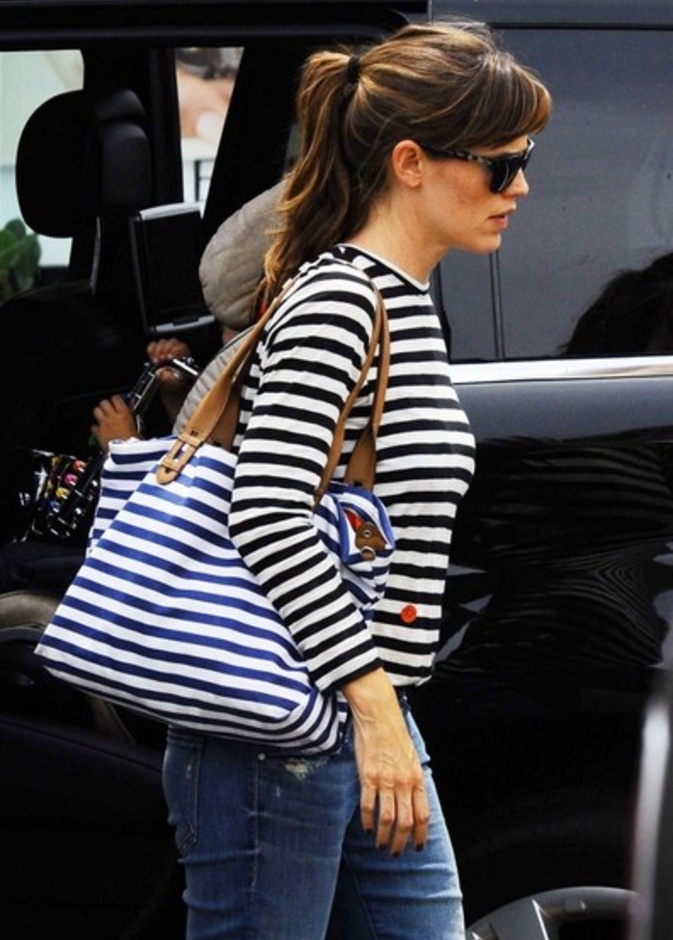 بالصور: جينيفر غارنر تزور "برينتوود كونتري مارت"