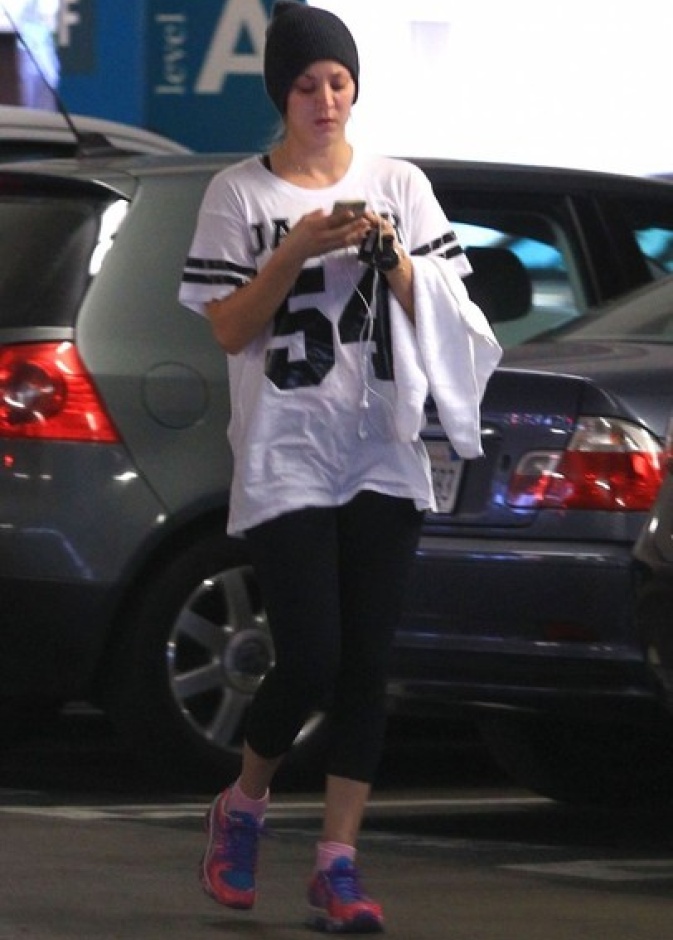 بالصور: كيلي كوكو تغادر صالة ألعاب رياضية