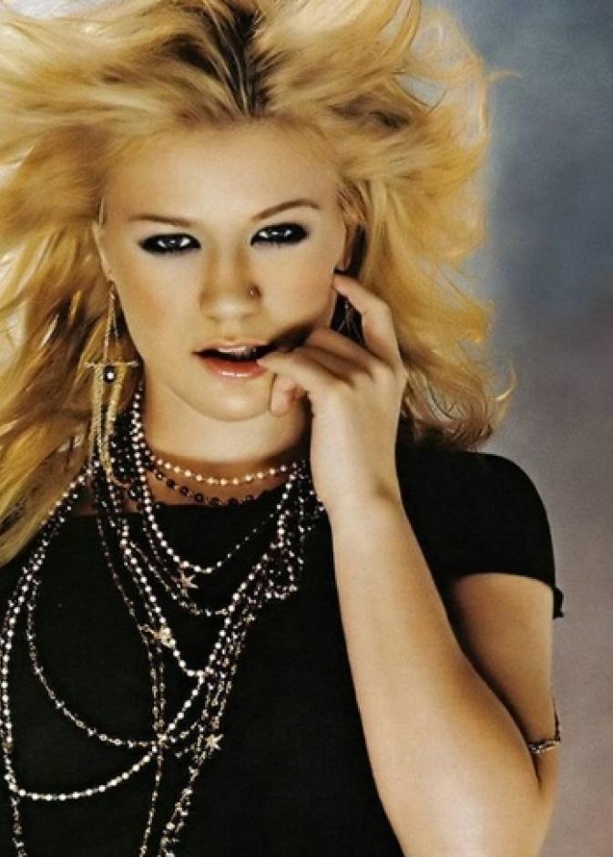 كيلي كلاركسون تستعد لزفافها 