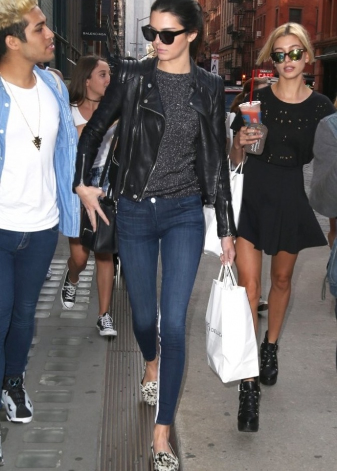 بالصور كيندال جينير وهيلي بدوين تتسوقان في نيويورك