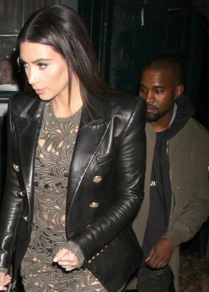 بالصور: كيم كارداشيان تتجه لبرنامج Late Night with Seth Meyers