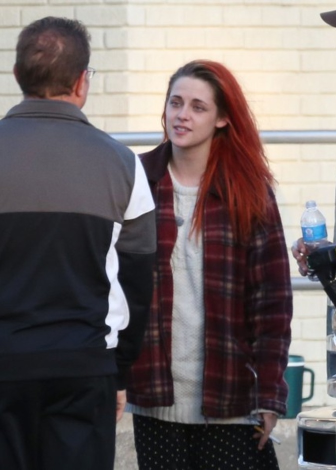 بالصور: كريستين ستيورات تستريح مع فريق عمل American Ultra