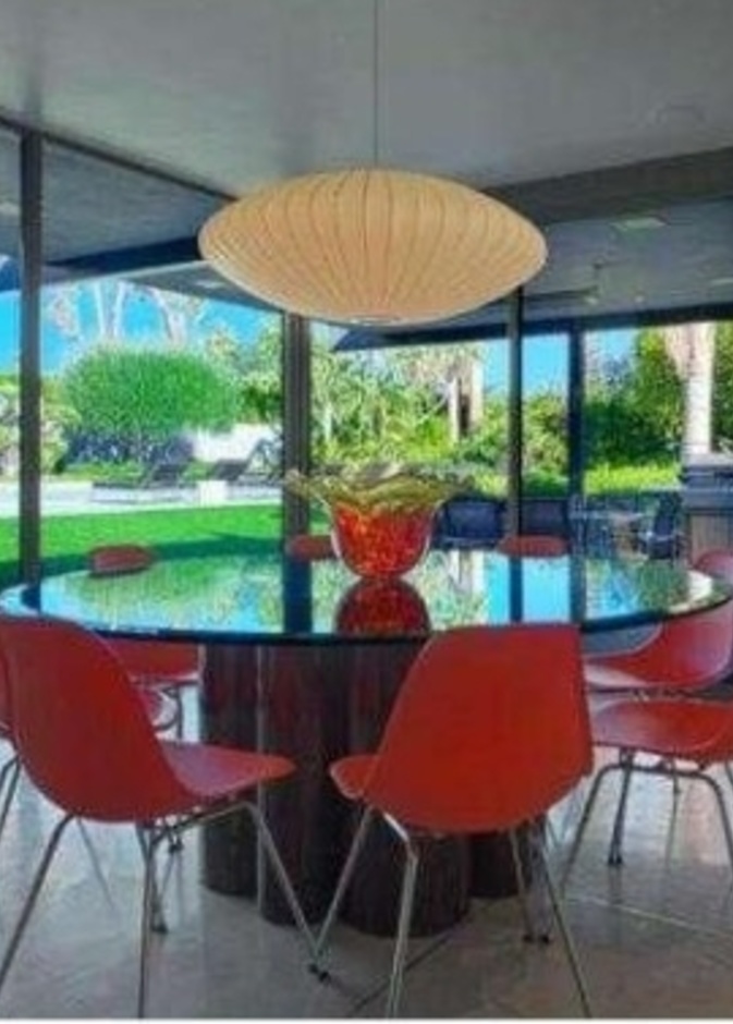 دي كابريو يشتري منزلا في بالم سبرنغ