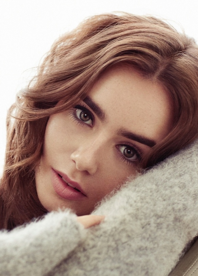 Lily Collins 