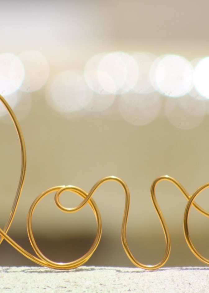 زفافكما مزيّن بكلمة  “LOVE”