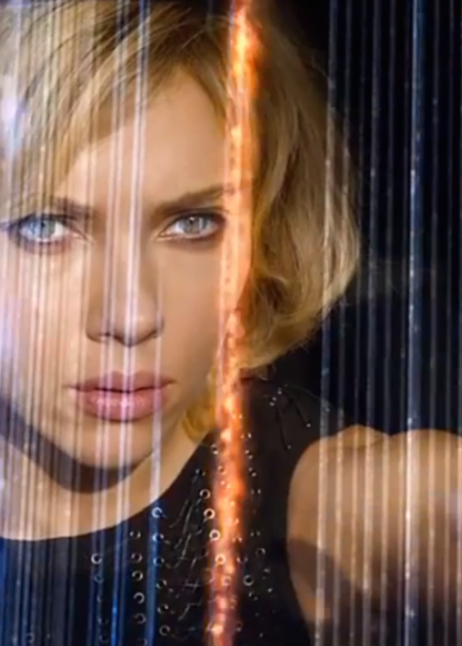 LUCY... الحسناء التي تحولت إلى امرأة خارقة رغم أنفها