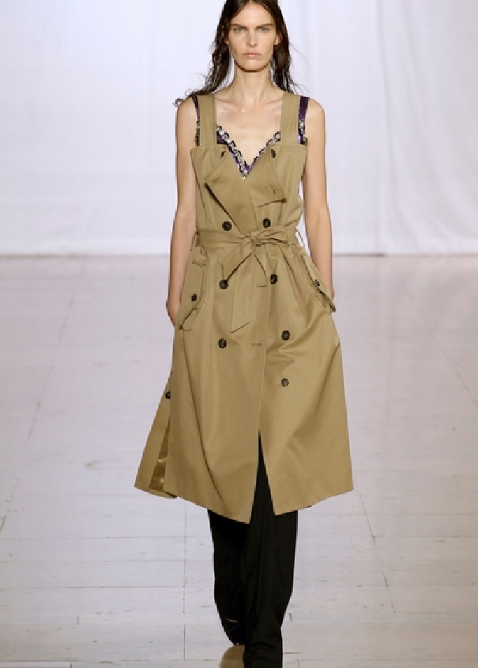 Maison Martin Margiela تضيف عنصر الابهار الى البذلة