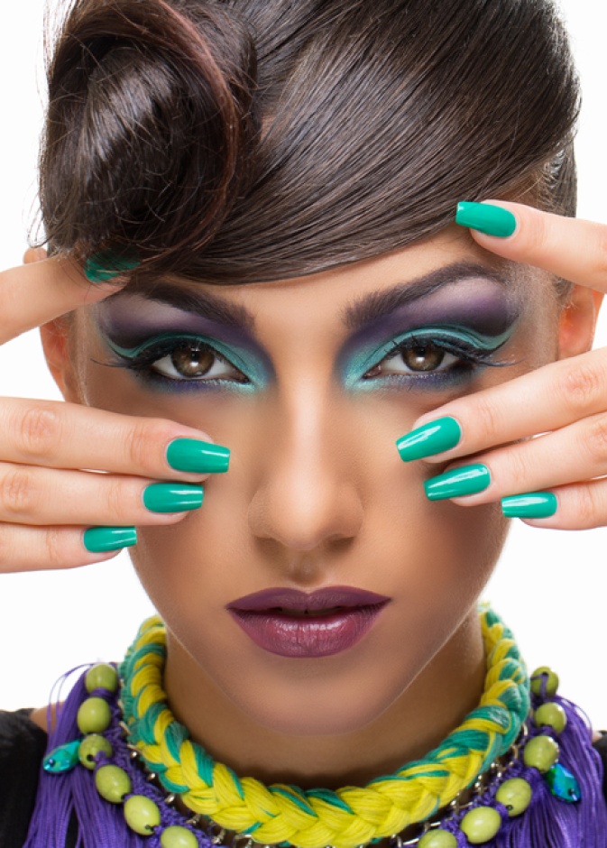 الأخضر المنعش يغمر البنفسجي هذا الصيف