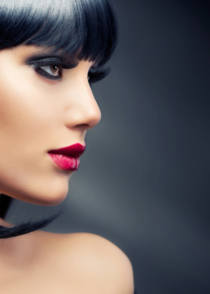 عيونك تتمايل بين السموكي والفضي