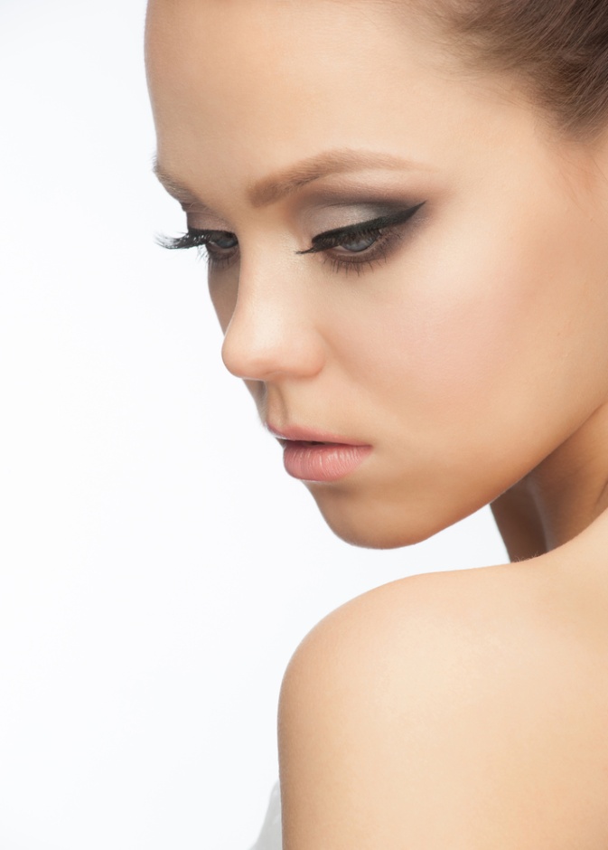 الآيلاينر الأسود لعروس أكثر جرأة وعصرية