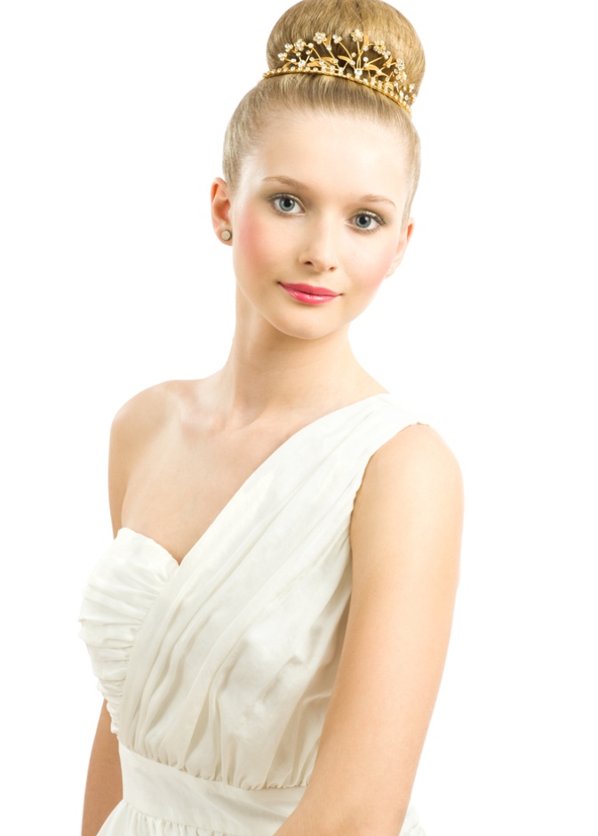 توهّجي بالمكياج الذهبي أيتها العروس