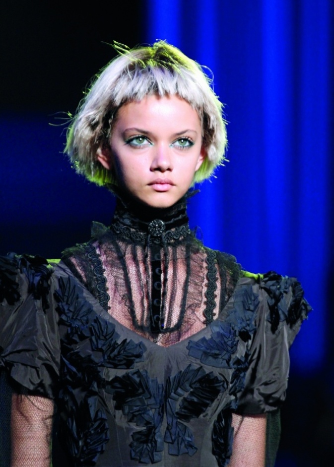 "هوس" كبير للدور العالمية بالشعر المستعار!