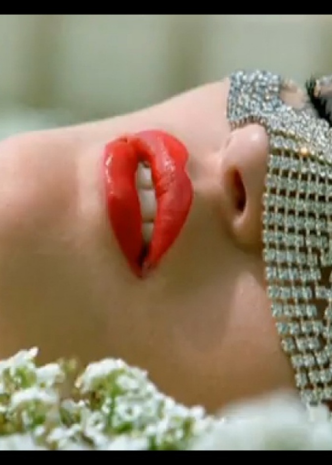 تدللي بالقناع في حفل زفافك!