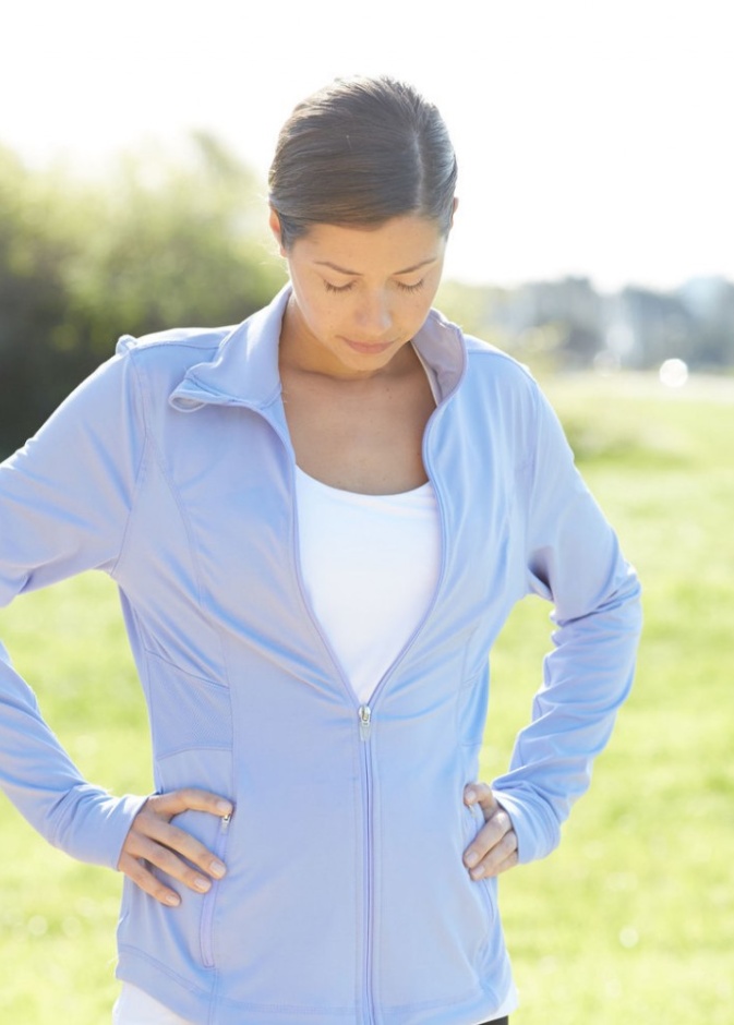 تعانين من الإنتفاخ؟ تناولي هذه الأطعمة يومياً واحصلي على بطن مسطح..