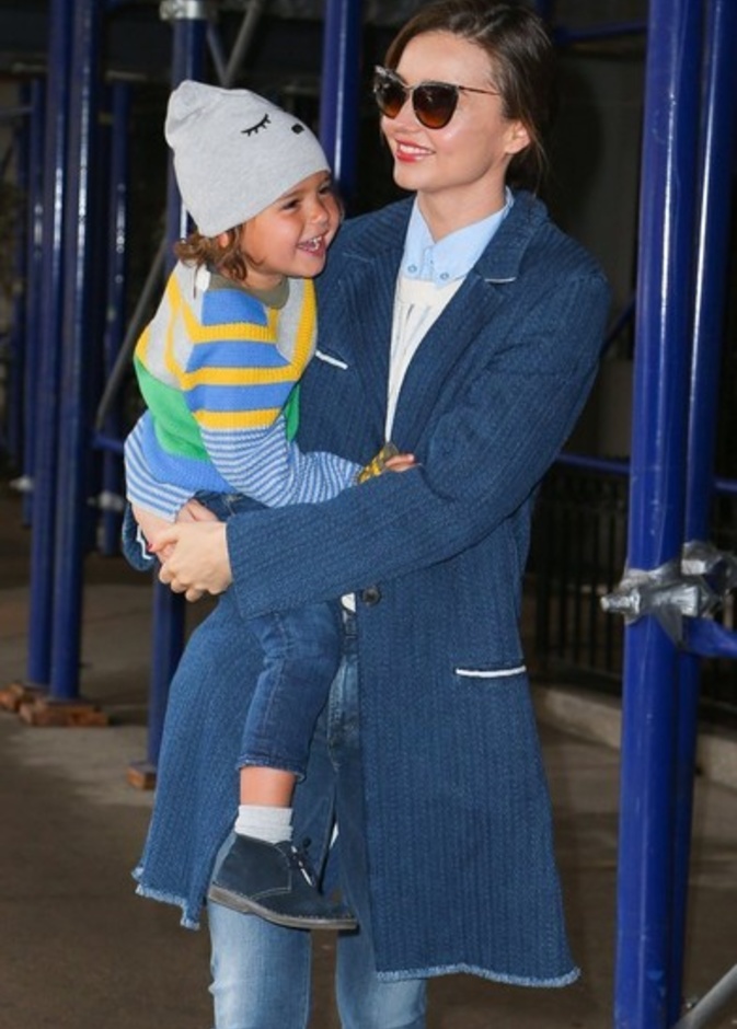 ما الذي أضحك إبن ميرندا كير إلى هذه الدرجة؟