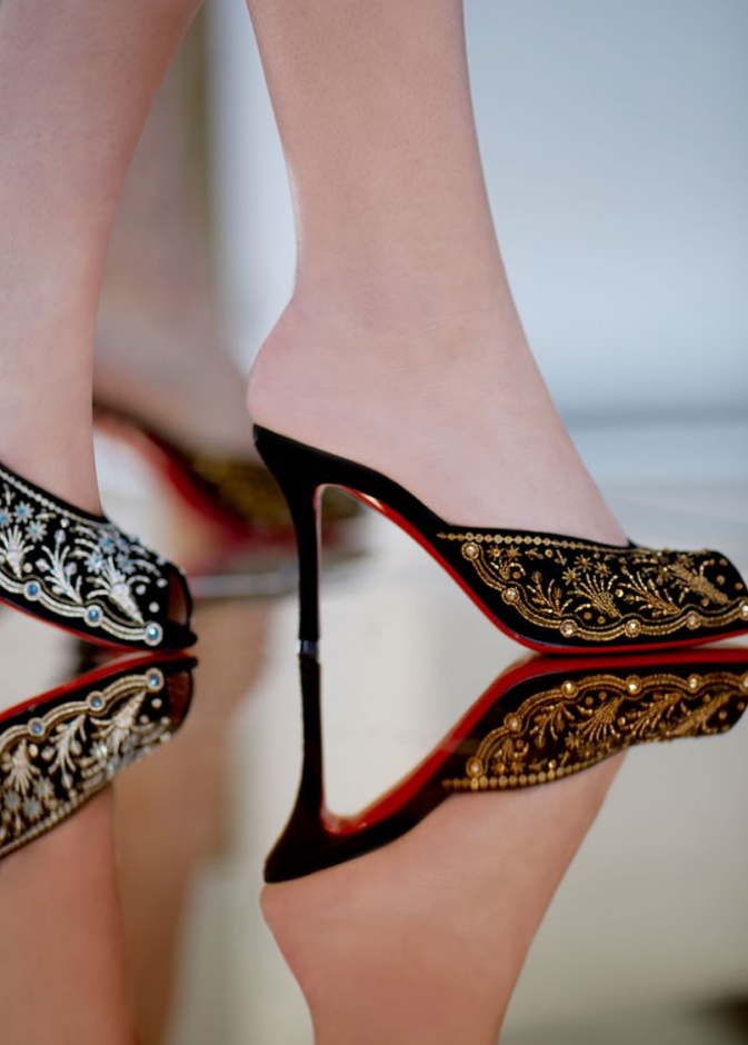 Moda Operandi يُطلق مجموعة Christian Louboutin محدودة الإصدار