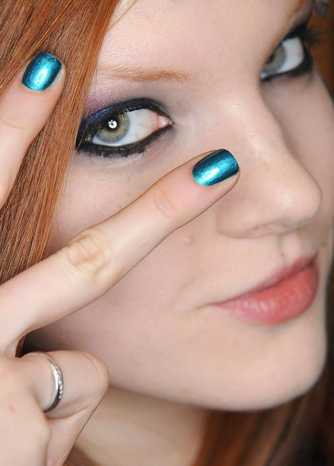 موضة الأظافر الصاخبة مستوحاة من أسبوع الموضة