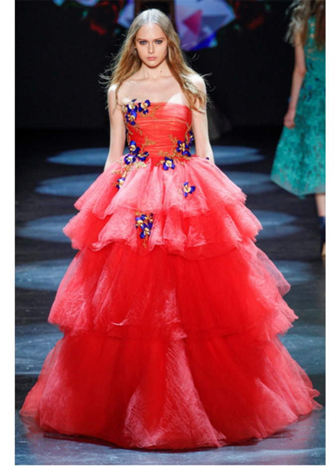 Monique Lhuillier من عرض أزياء من