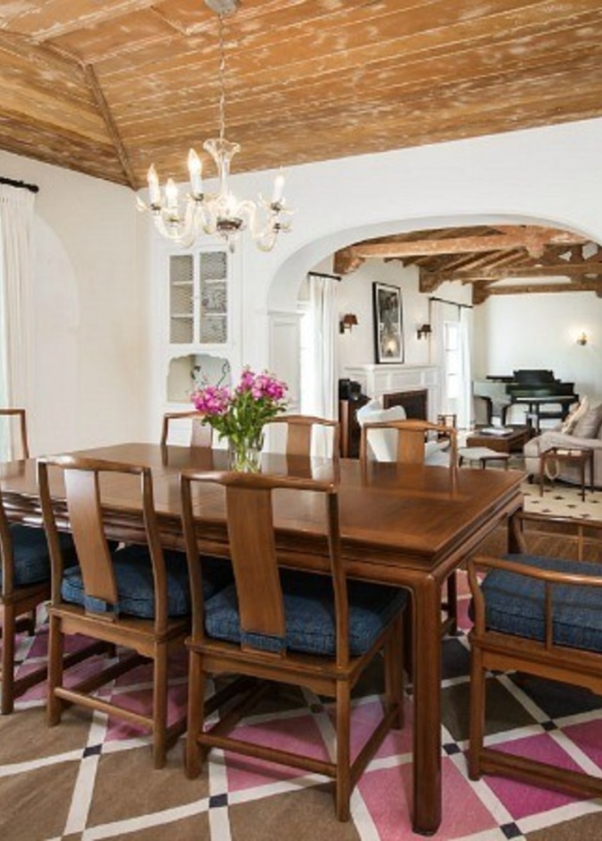 زوي ديشانيل تعرض منزلها للبيع