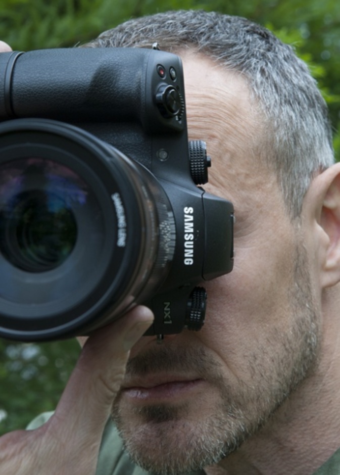 كاميرا NX1 من سامسونج: تحقق المستحيل في عالم التصوير